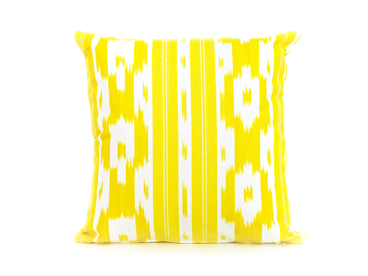 Cojín artesanal modelo 104 en color amarillo de Teixits Vicens, tejido mallorquín tradicional