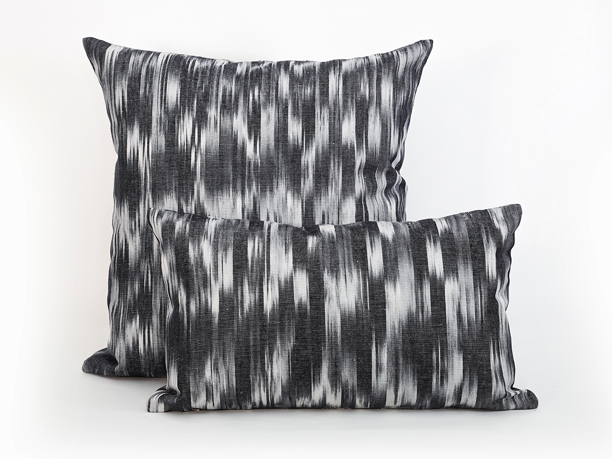 Ikat kissen 107 Schwarz - Image 2