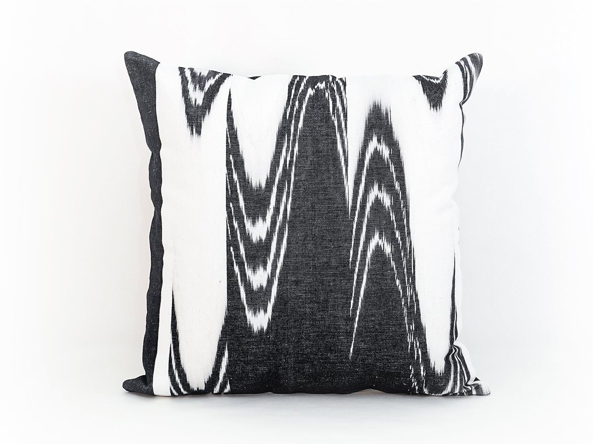 Ikat kissen 124 Schwarz