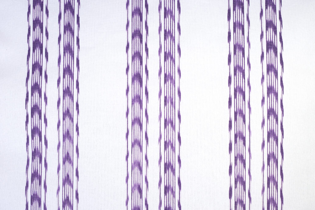Mallorquinisches Stoffmodell 235 in violetter Farbe von Teixits Vicens