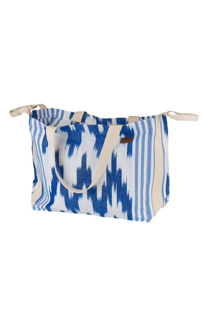 Bolsa de playa confeccionada con tela mallorquina modelo 13 de Teixits Vicens