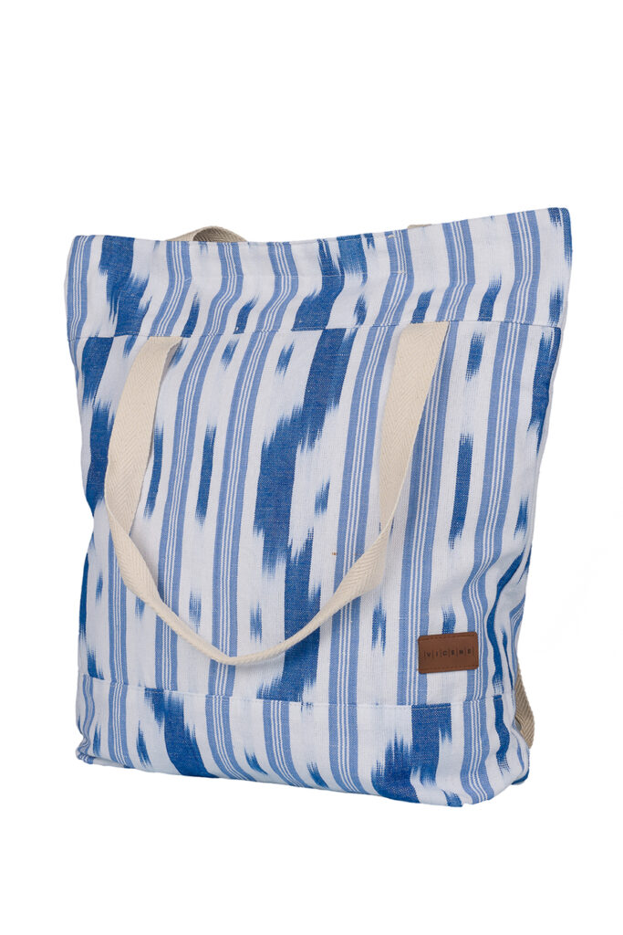 Bolsa redonda artesanal modelo 18 de Teixits Vicens, tela mallorquina tradicional